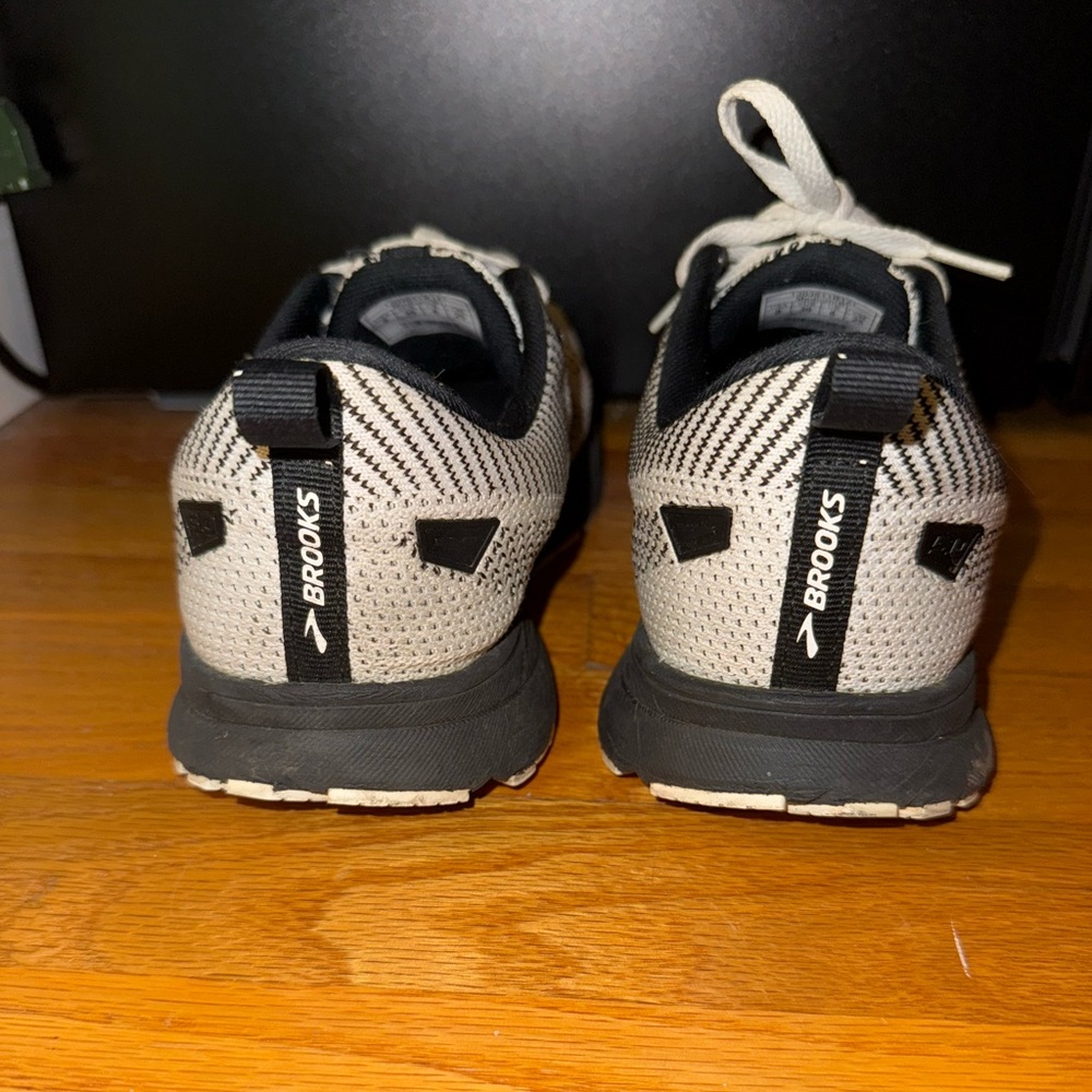 Brooks Revel 5 Shoes View 3